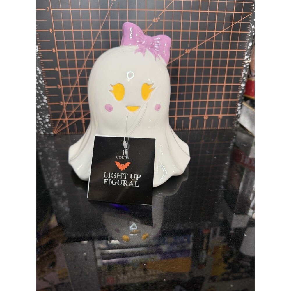Target Hyde & EEK Boutique Ghost Light Up Figural Pink Bow Halloween Decor LED